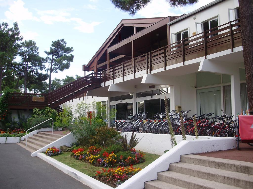 Azureva Ronce Les Bains Hotel Exterior photo