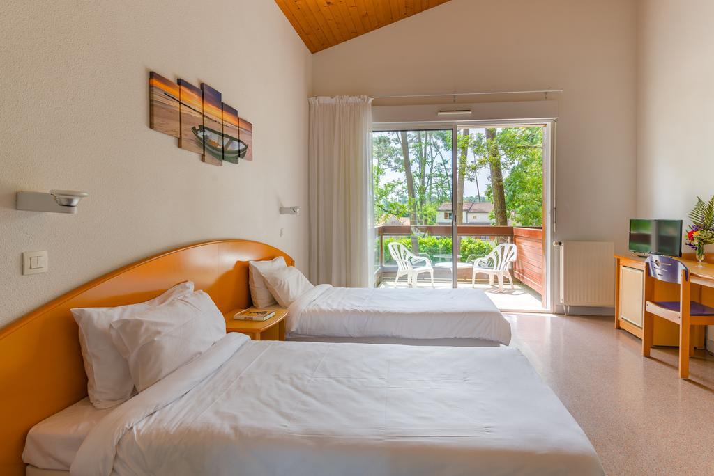 Azureva Ronce Les Bains Hotel Exterior photo